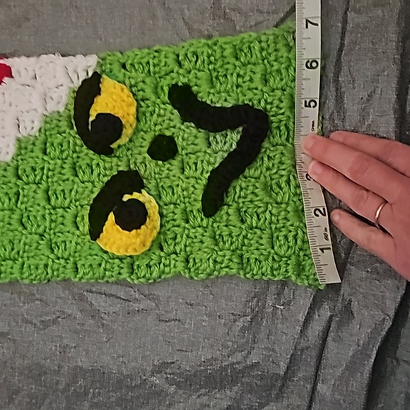 Home Made Hand Crafted Crochet Corner to Corner Grinch Scarf New red green white - Picture 4 of 5
